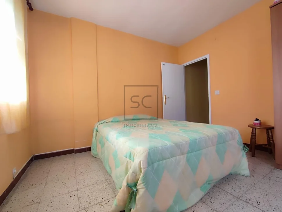 Piso de 3 habitaciones en santa cecilia, narón