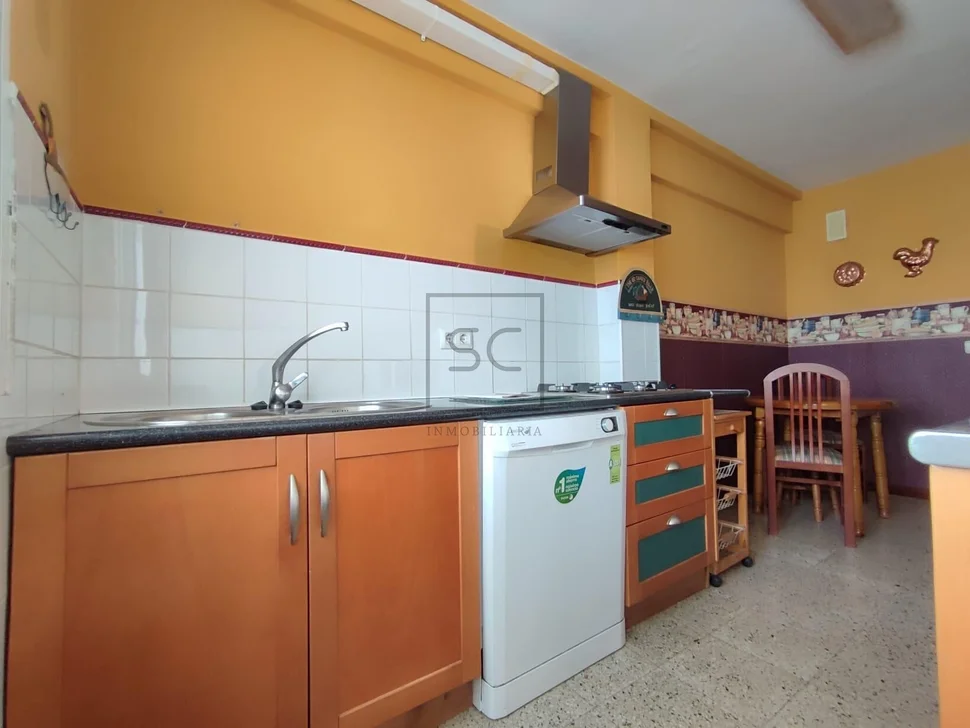 Piso de 3 habitaciones en santa cecilia, narón