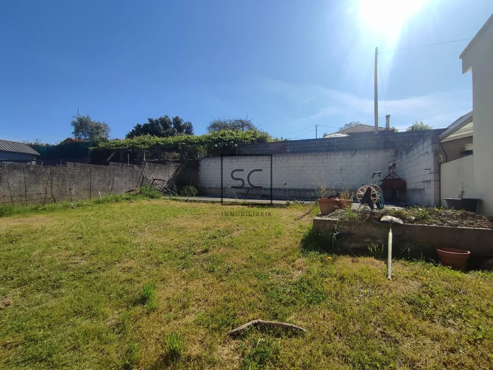 Bajo vivienda con jardín en fene