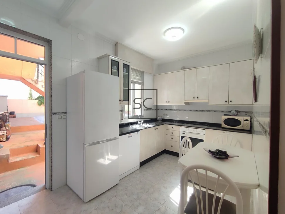 Bajo vivienda con jardín en fene