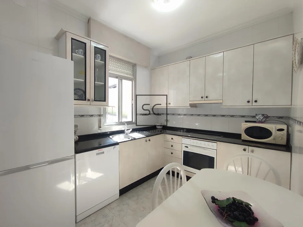 Bajo vivienda con jardín en fene