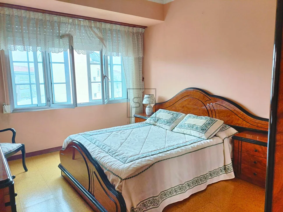 Piso con 3 habitaciones más ático habitable en freixeiro, narón