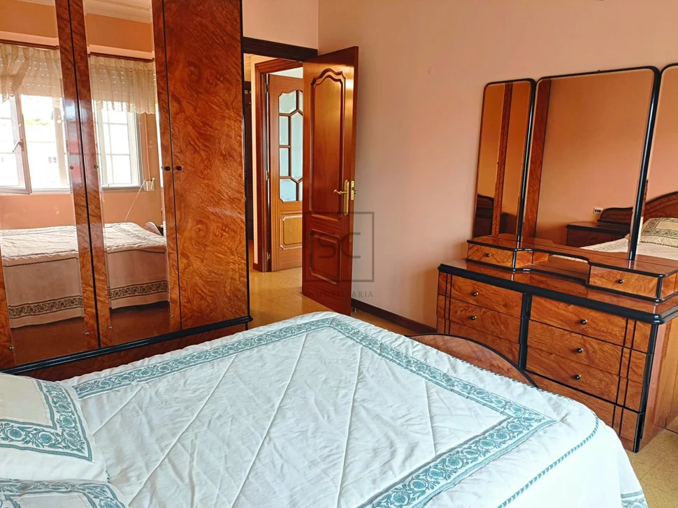 Piso con 3 habitaciones más ático habitable en freixeiro, narón