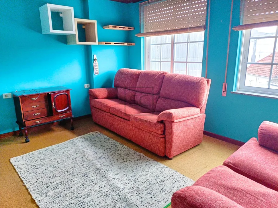 Piso con 3 habitaciones más ático habitable en freixeiro, narón