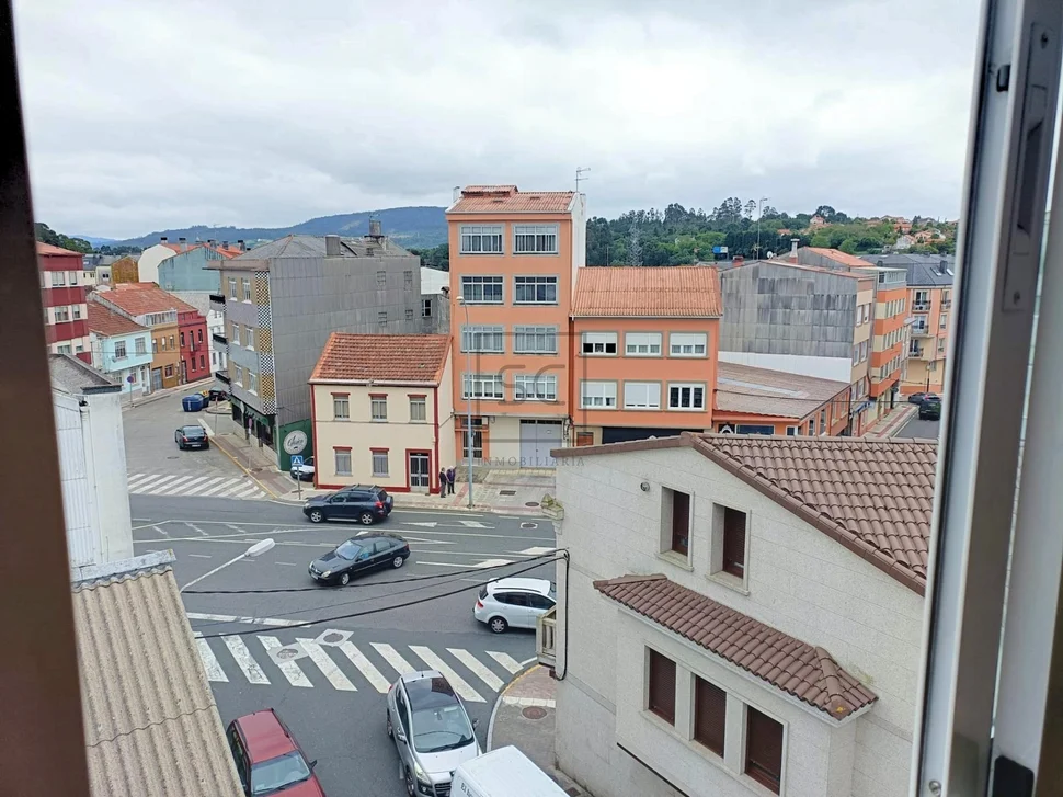 Piso con 3 habitaciones más ático habitable en freixeiro, narón