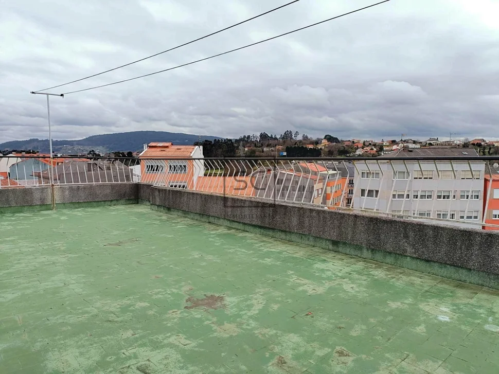 Piso con 3 habitaciones más ático habitable en freixeiro, narón