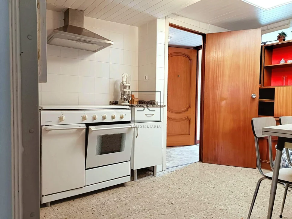 Piso con 3 habitaciones más ático habitable en freixeiro, narón