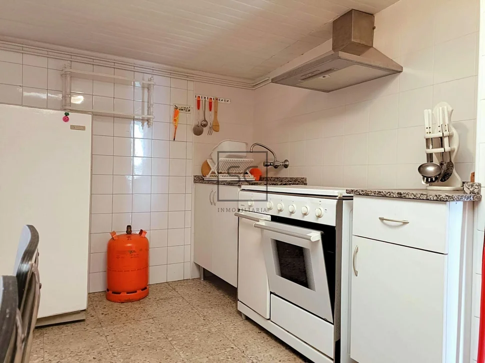 Piso con 3 habitaciones más ático habitable en freixeiro, narón