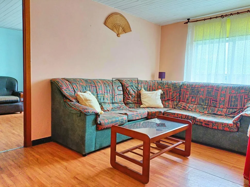 Piso con 3 habitaciones más ático habitable en freixeiro, narón