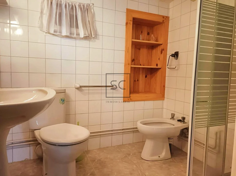 Piso con 3 habitaciones más ático habitable en freixeiro, narón