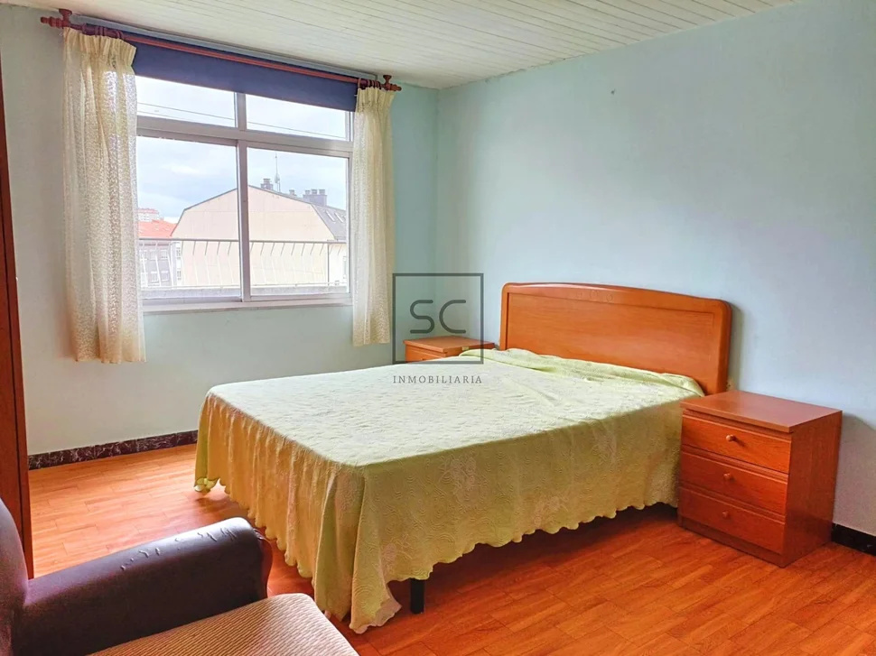 Piso con 3 habitaciones más ático habitable en freixeiro, narón