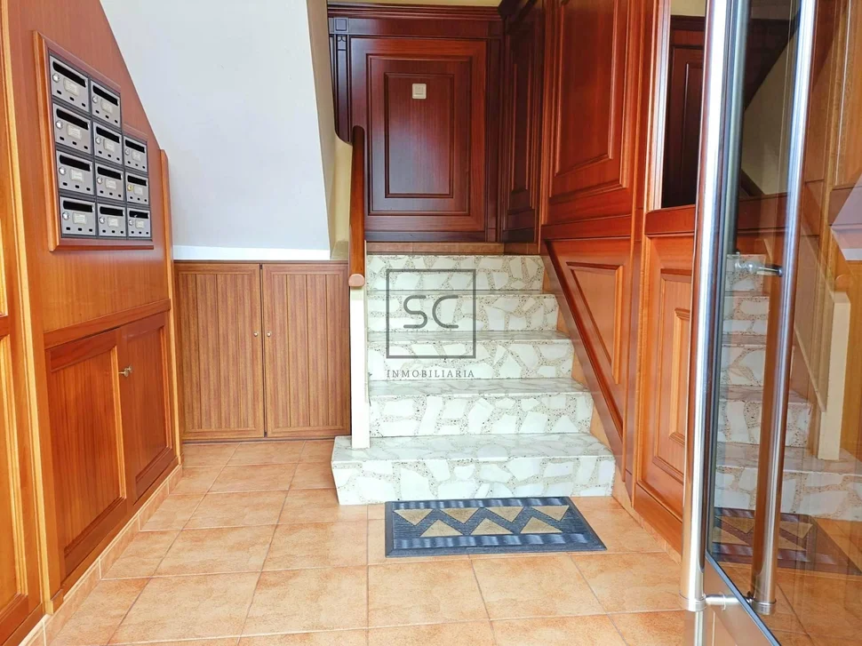 Piso con 3 habitaciones más ático habitable en freixeiro, narón