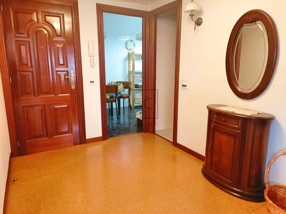 Piso con 3 habitaciones más ático habitable en freixeiro, narón