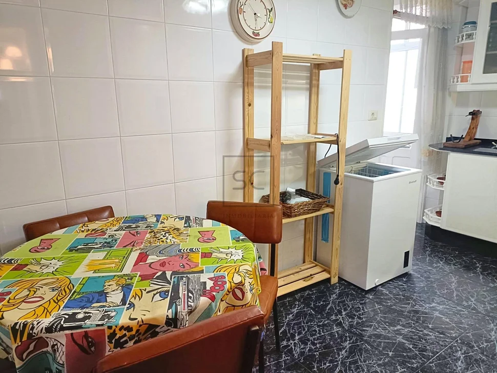 Piso con 3 habitaciones más ático habitable en freixeiro, narón