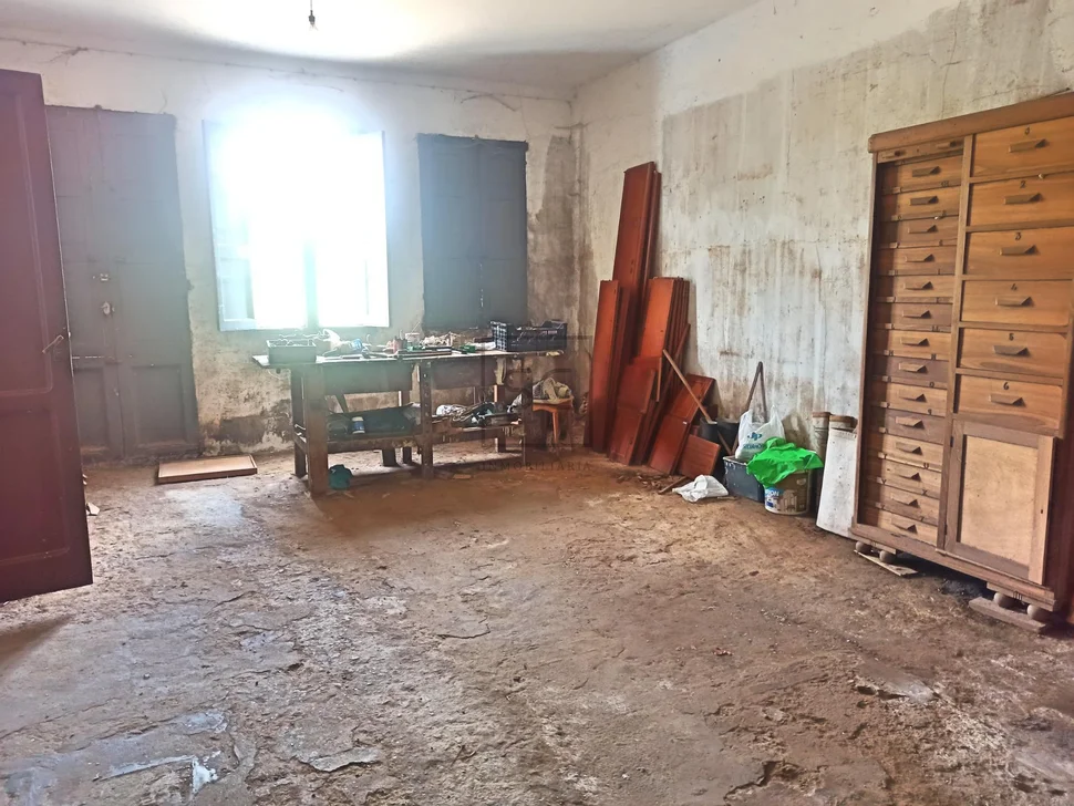 Edificio con finca en san juan, ferrol