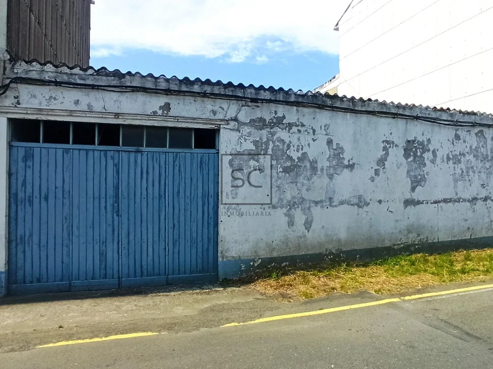 Edificio con finca en san juan, ferrol