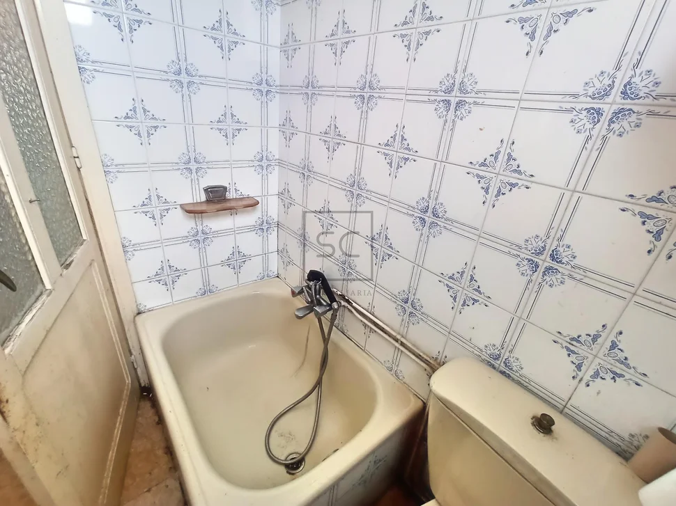 Edificio con finca en san juan, ferrol