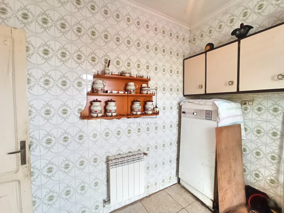 Edificio con finca en san juan, ferrol