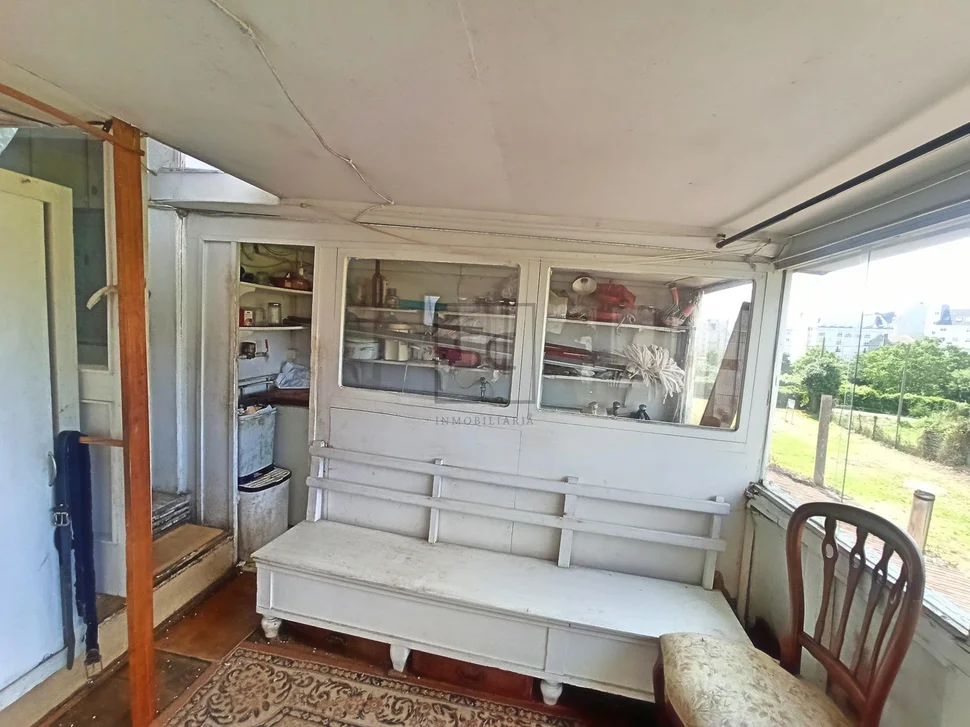 Edificio con finca en san juan, ferrol