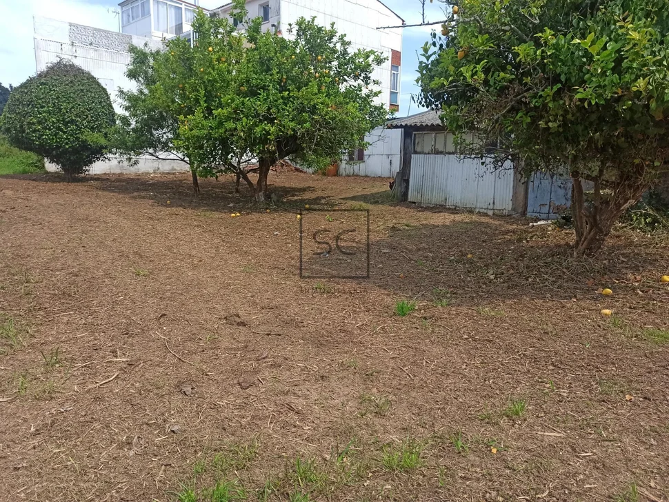 Edificio con finca en san juan, ferrol