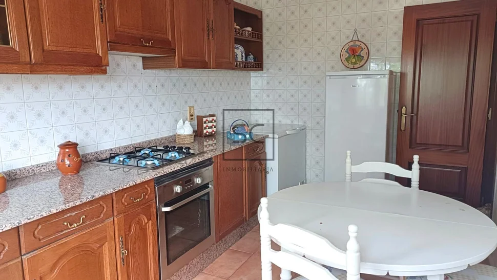 Casa de planta baja con tres habitaciones en sedes, narón