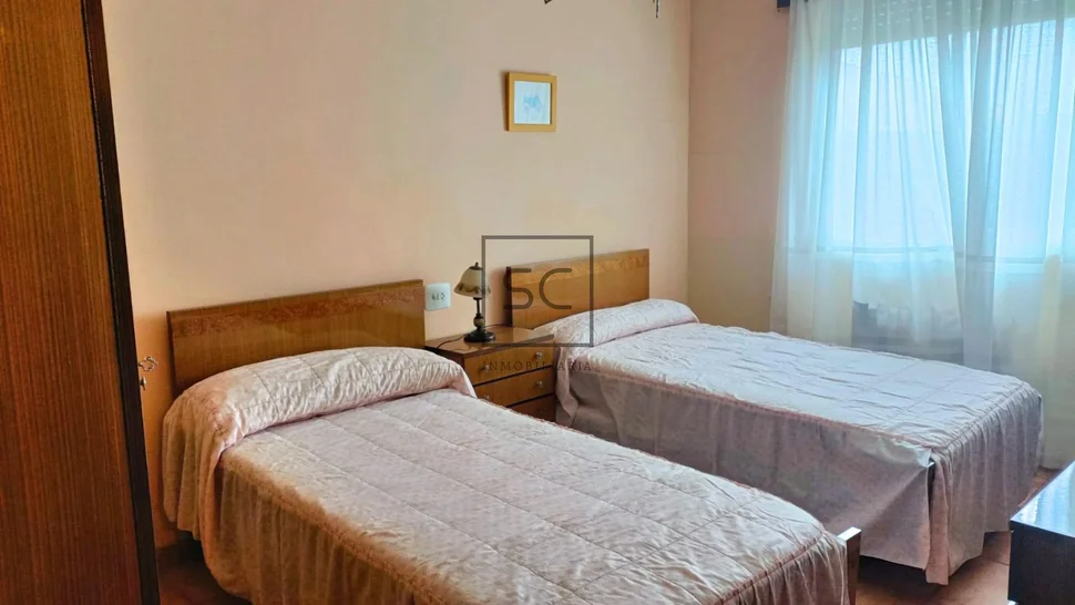 Casa de planta baja con tres habitaciones en sedes, narón