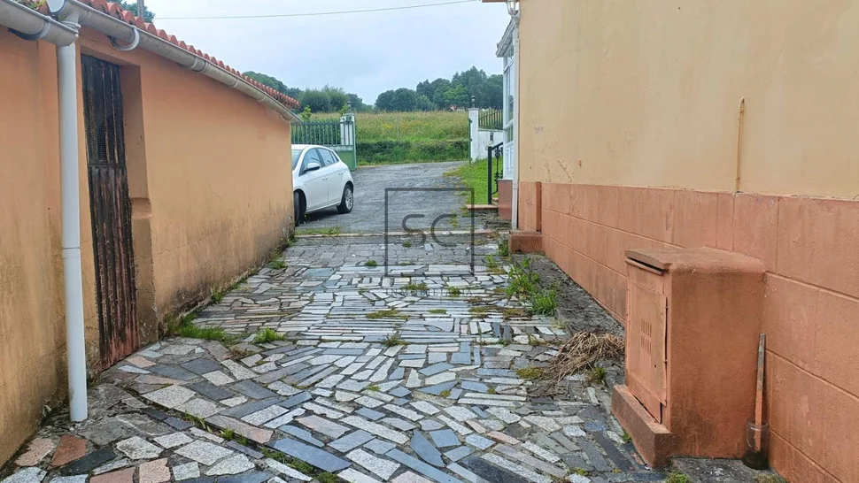 Casa de planta baja con tres habitaciones en sedes, narón
