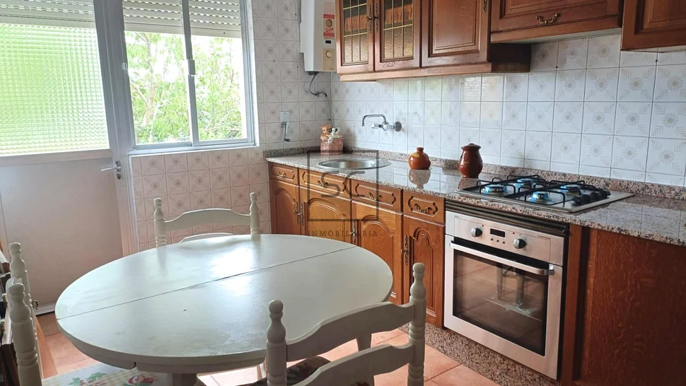 Casa de planta baja con tres habitaciones en sedes, narón