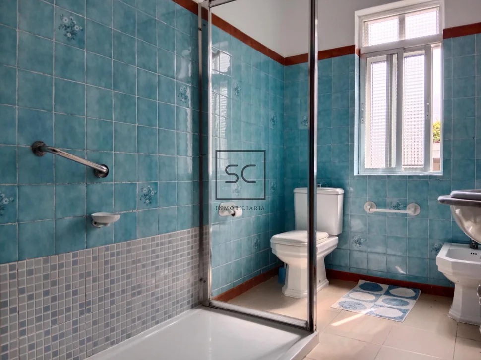 Casa de planta baja con garaje y finca en neda