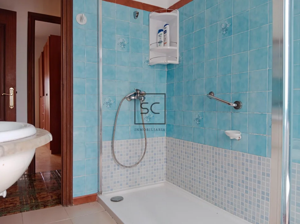 Casa de planta baja con garaje y finca en neda