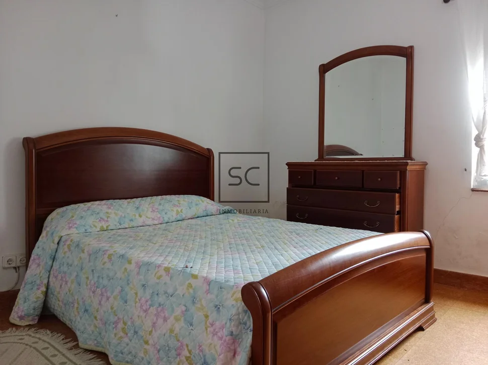 Casa de planta baja con garaje y finca en neda