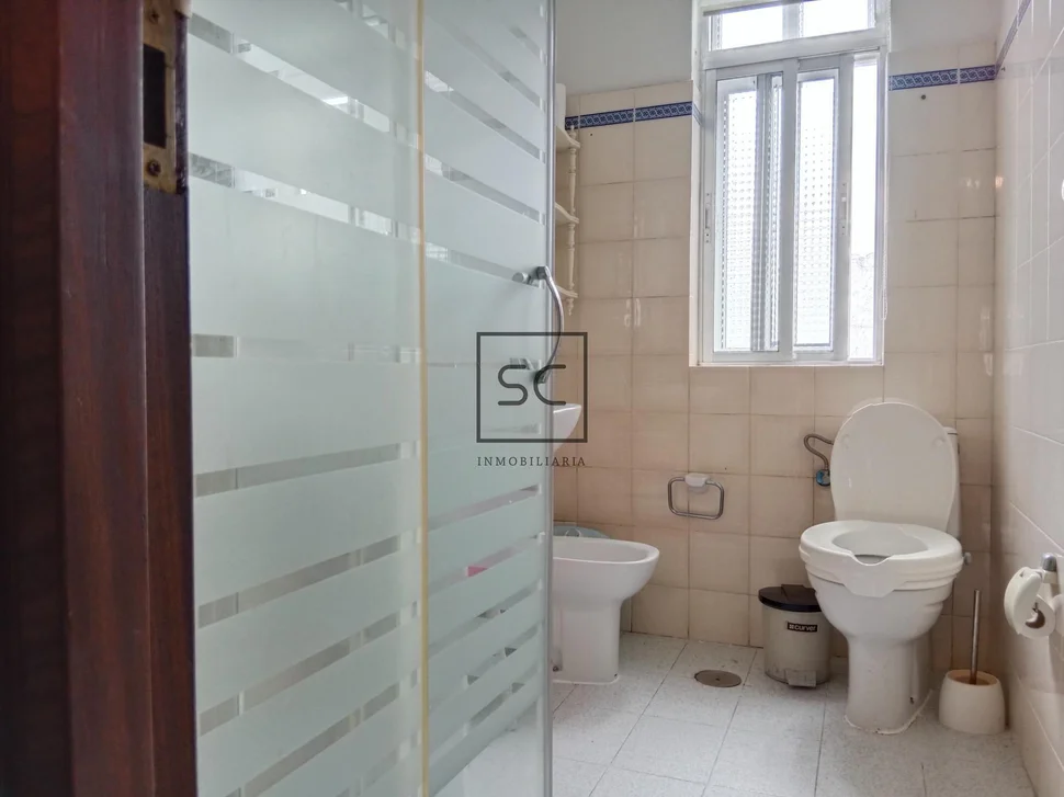 Casa de planta baja con garaje y finca en neda