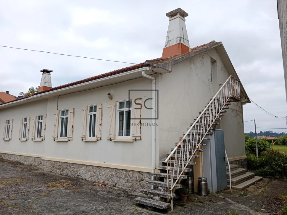 Casa de planta baja con garaje y finca en neda