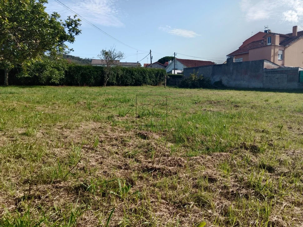 Casa de planta baja con garaje y finca en neda