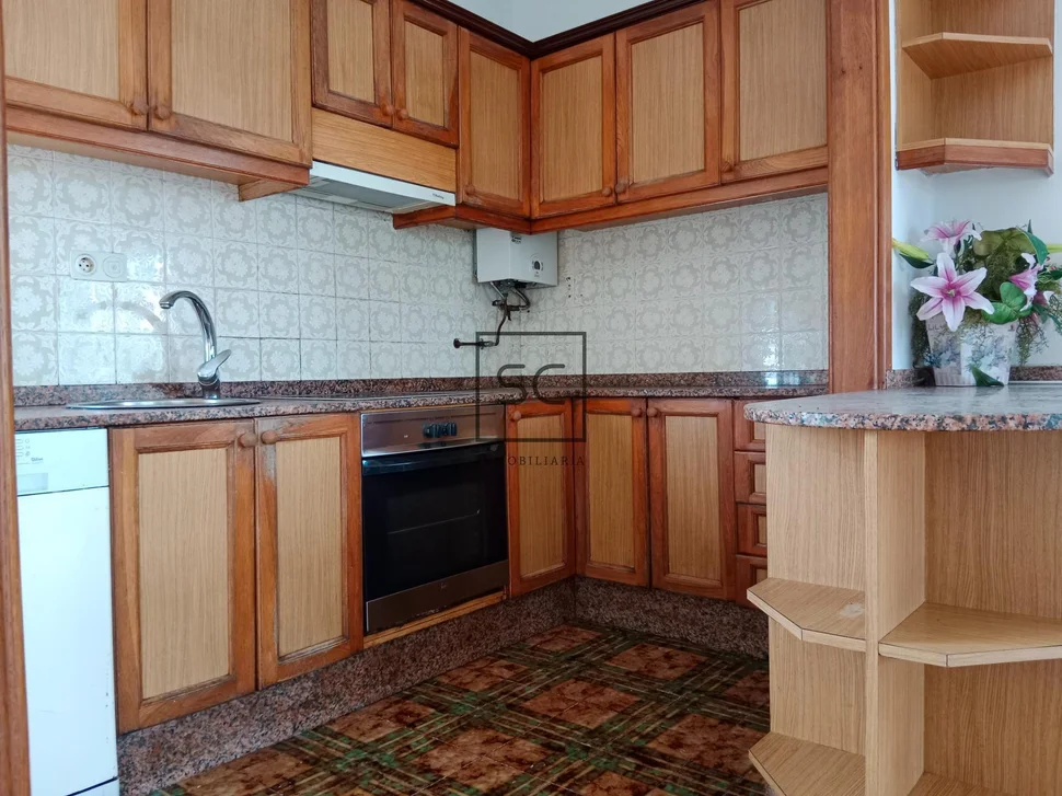 Casa de planta baja con garaje y finca en neda