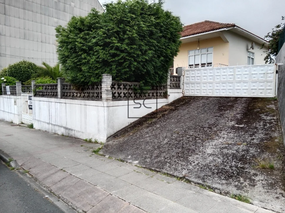 Casa de planta baja con garaje y finca en neda