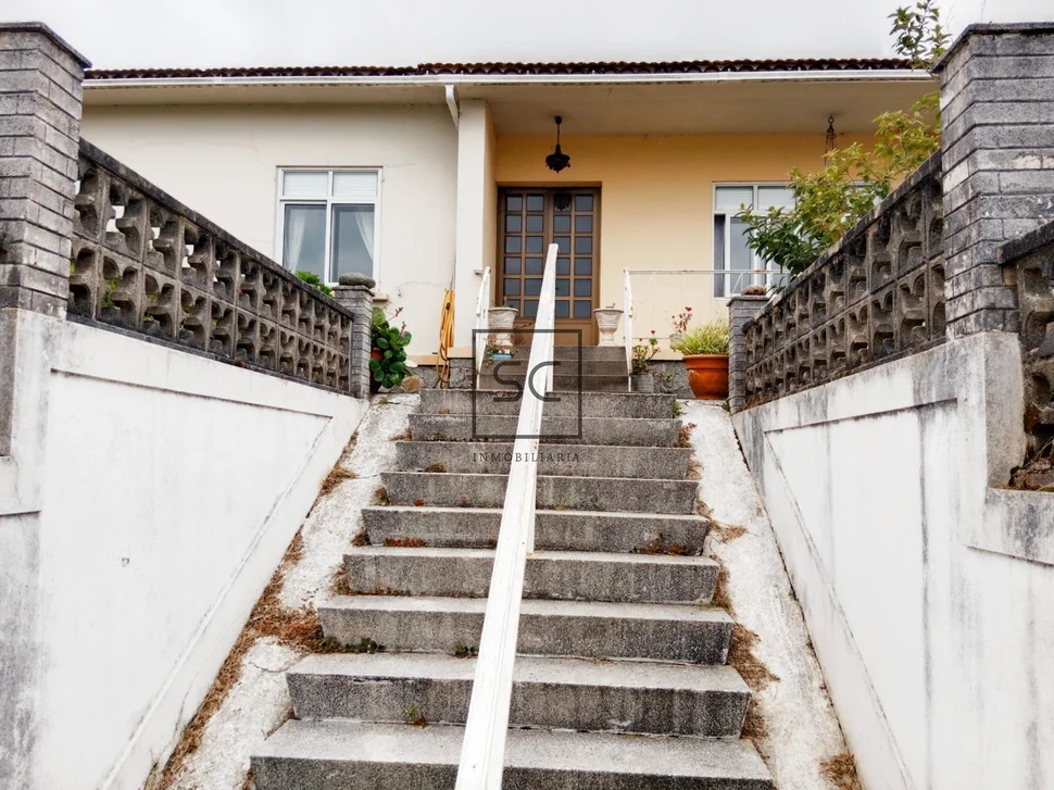 Casa de planta baja con garaje y finca en neda