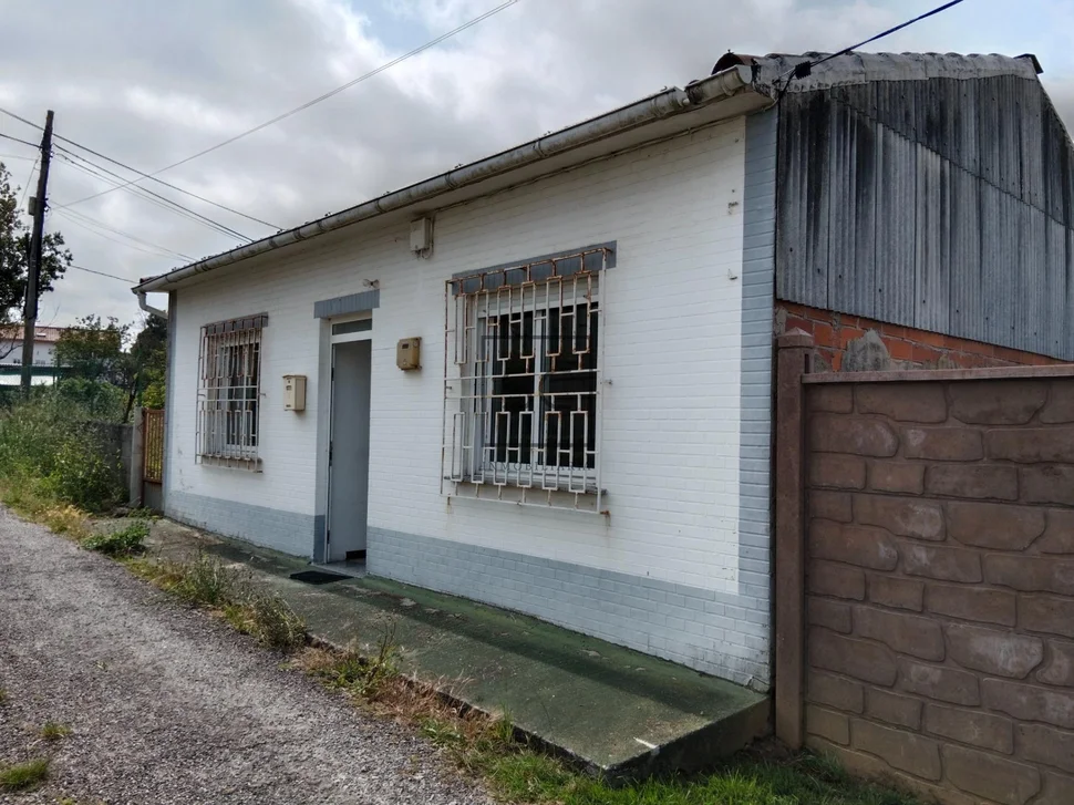 Casa de planta baja y finca en freixeiro-narón