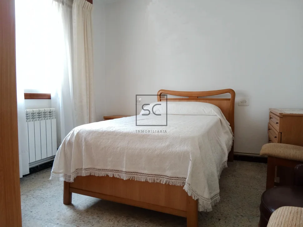 Casa de planta baja y finca en freixeiro-narón