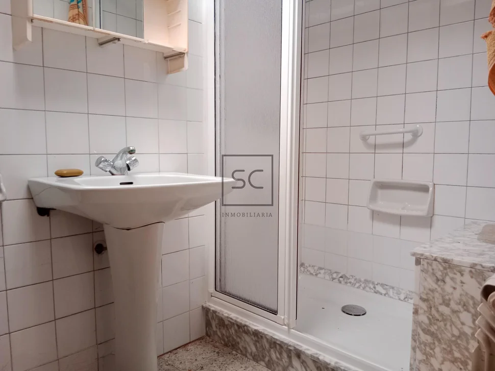 Casa de planta baja y finca en freixeiro-narón