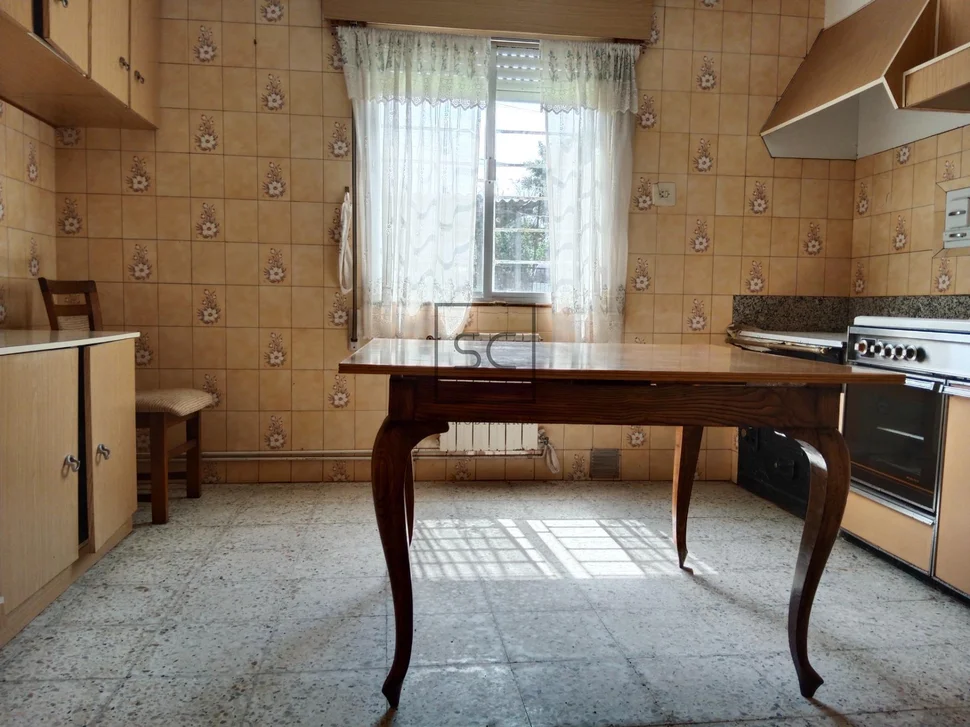 Casa de planta baja y finca en freixeiro-narón