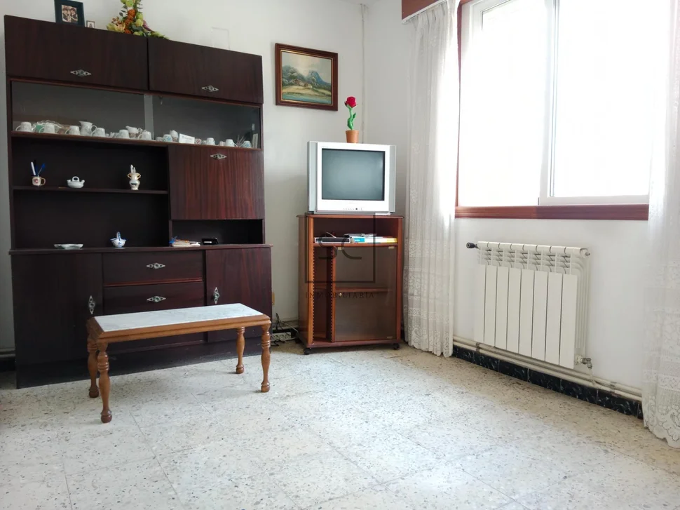 Casa de planta baja y finca en freixeiro-narón