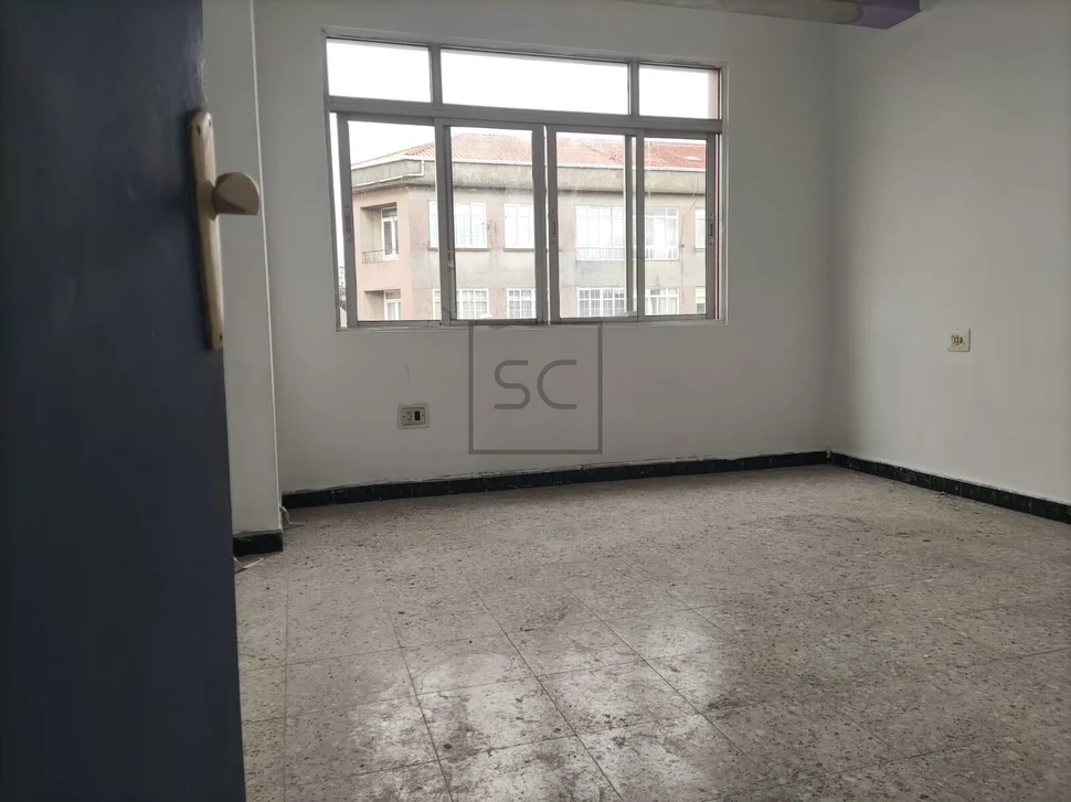 Tercera planta con 3 habitaciones para reformar en freixeiro, narón