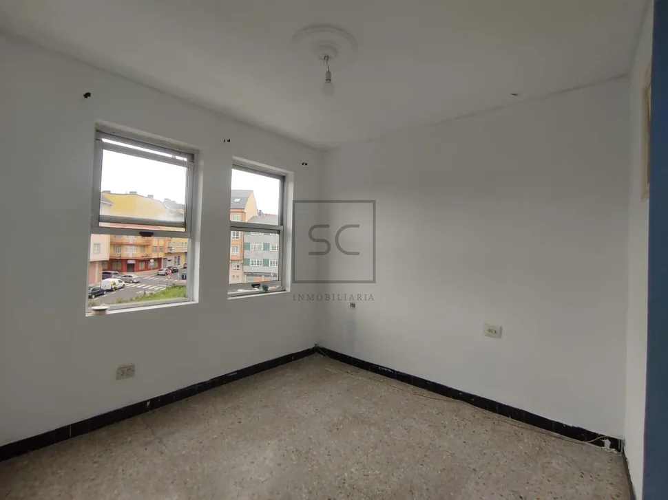 Tercera planta con 3 habitaciones para reformar en freixeiro, narón