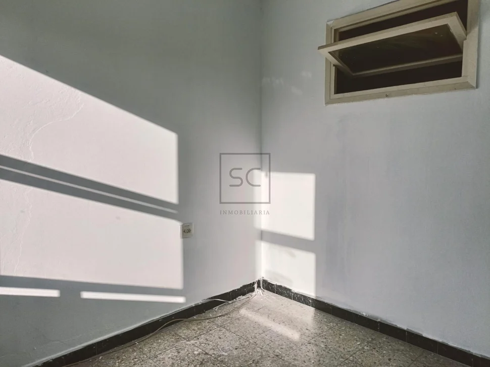 Tercera planta con 3 habitaciones para reformar en freixeiro, narón