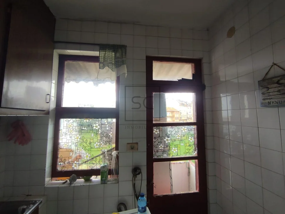 Tercera planta con 3 habitaciones para reformar en freixeiro, narón