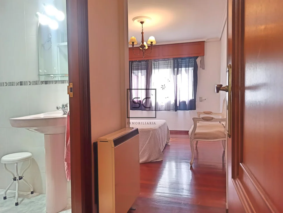 Amplio piso con terraza en el alto del castaño, narón