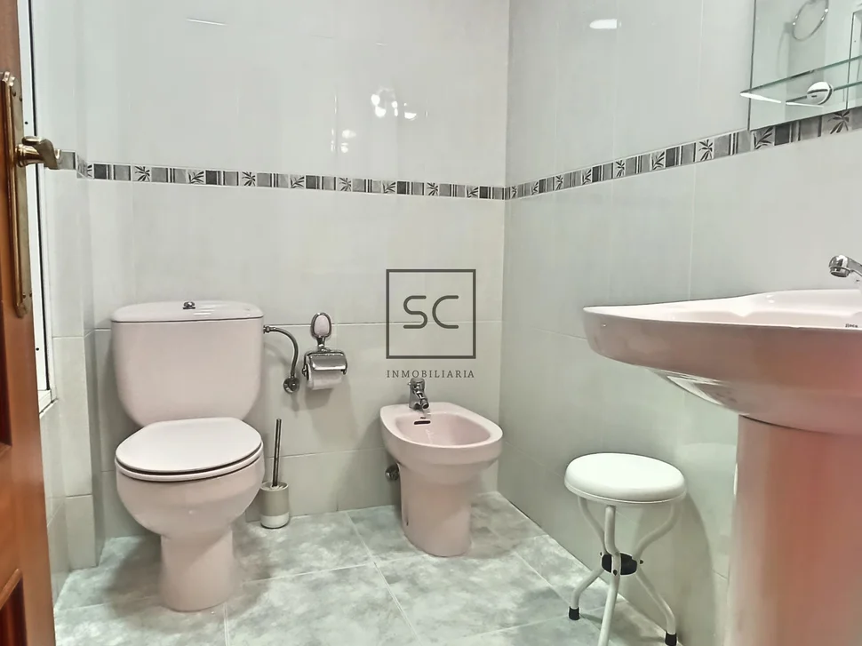 Amplio piso con terraza en el alto del castaño, narón