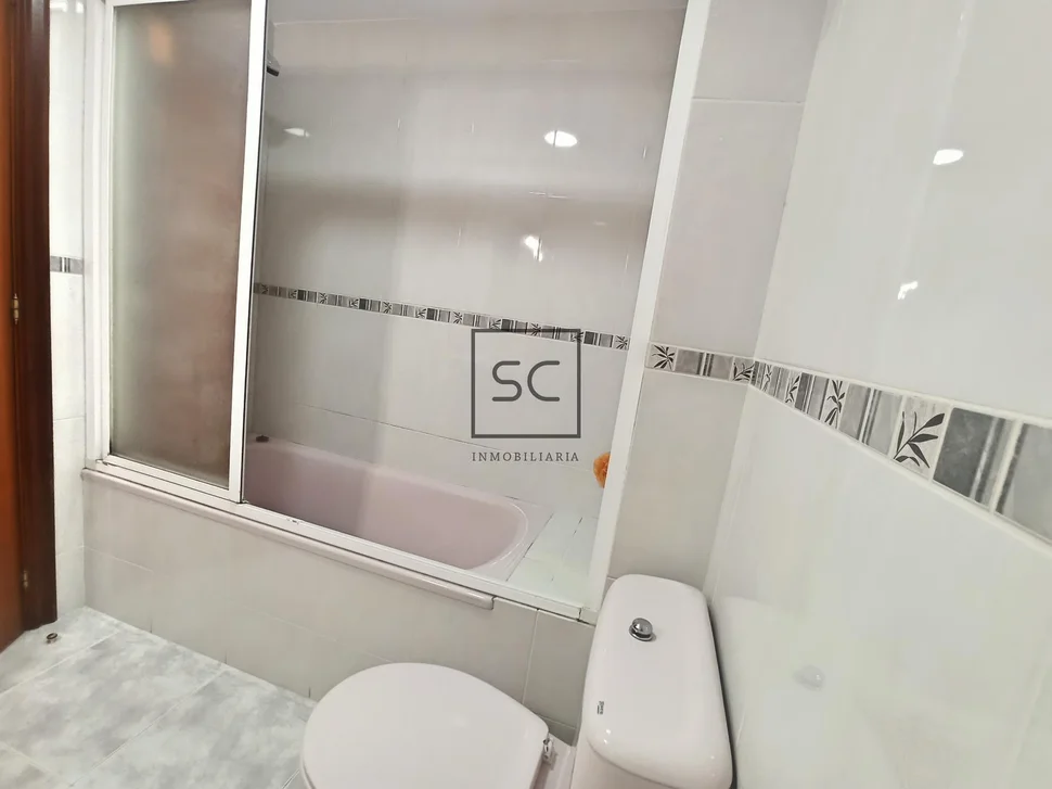 Amplio piso con terraza en el alto del castaño, narón