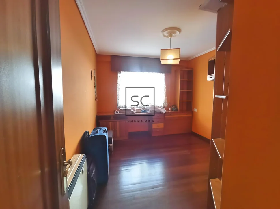 Amplio piso con terraza en el alto del castaño, narón